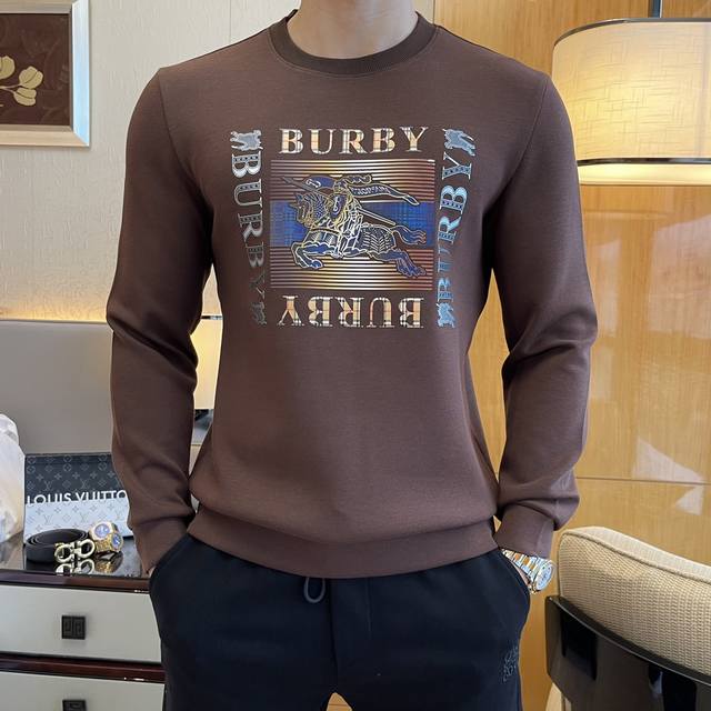 年后退换 B宝莉 Ss秋季大爆新款，最高版本时尚套头卫衣、每年必出的经典之作。受各大明星的青睐推崇，精选高端欧棉混纺面料，重工艺制作，原版五金辅料Logo设计，