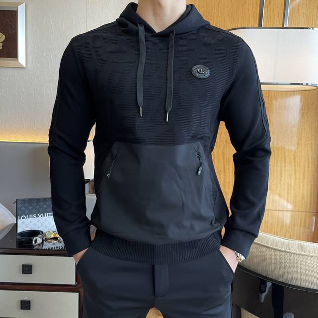 年后退换 迪奥 Ss秋季大爆新款，最高版本时尚套头卫衣、每年必出的经典之作。受各大明星的青睐推崇，精选高端欧棉混纺面料，重工艺制作，原版五金辅料Logo设计，柔