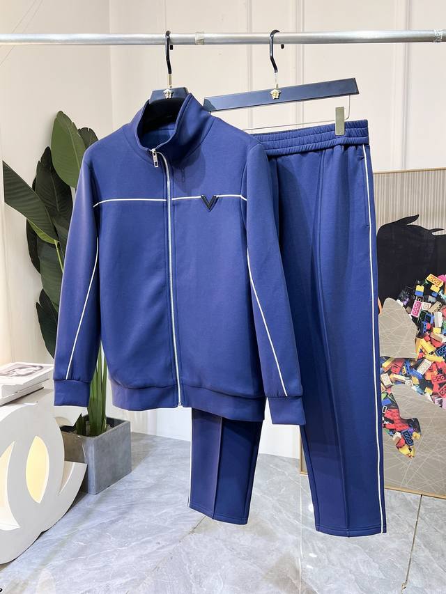 年后退换 华伦天奴 Ss秋装新品休闲夹克套装！明星最爱时装味休闲套装 简单大方，官网1：1工艺设计！干净利落剪裁 都市风十足 可供独家顶级定制面料，手感软糯干爽