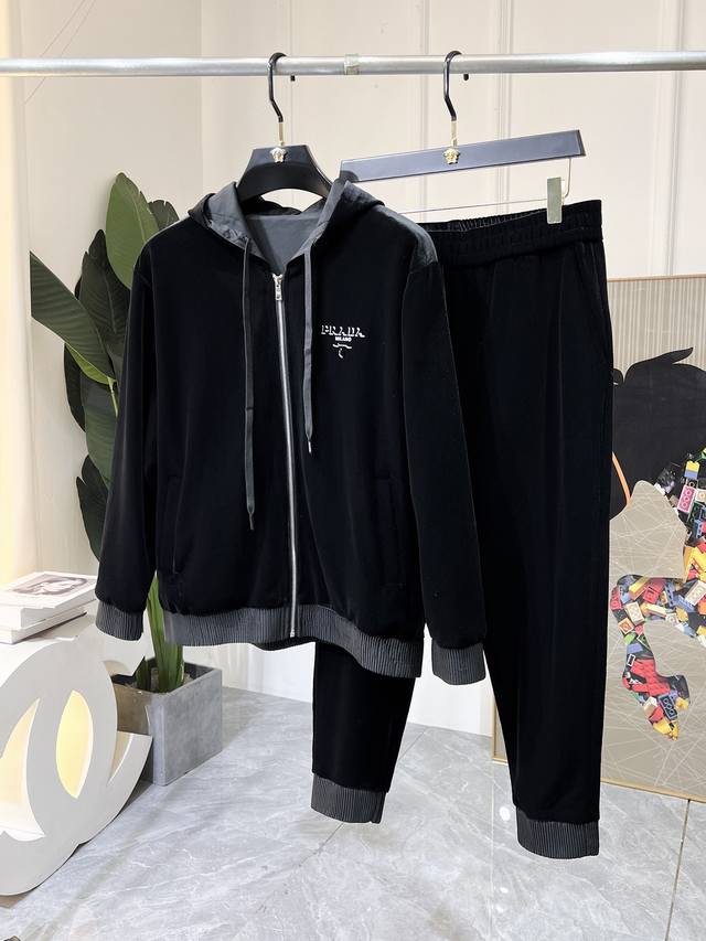 年后退换 普拉达 Ss秋装新品休闲丝绒夹克套装！明星最爱时装味休闲套装 简单大方，官网1：1工艺设计！干净利落剪裁 都市风十足 可供独家顶级定制面料，手感软糯干