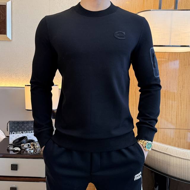 卡瓦利 Ss秋季大爆新款，最高版本时尚套头羊绒卫衣、每年必出的经典之作。受各大明星的青睐推崇，精选高端欧棉混纺面料，重工艺制作，原版五金辅料Logo设计，柔软顺