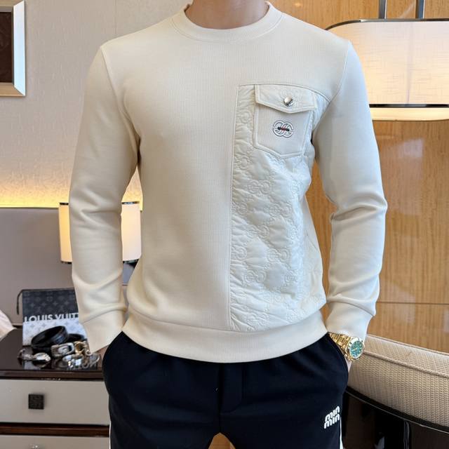 古奇 Ss秋季大爆新款，最高版本时尚套头薄绒卫衣、每年必出的经典之作。受各大明星的青睐推崇，精选高端欧棉混纺面料，重工艺制作，原版五金辅料Logo设计，柔软顺滑