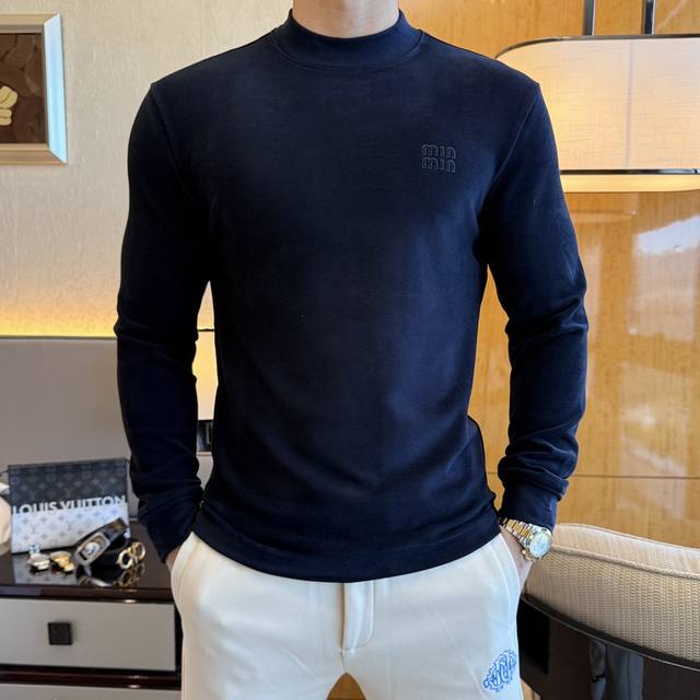 谬谬 Ss秋装大爆款薄绒长袖T恤，采用定制高级棉混纺面料 时尚大牌元素Logo设计，柔软细腻舒适保暖，多重工艺制作，男人的衣柜都少不了基础打底衫 随时随地都可以