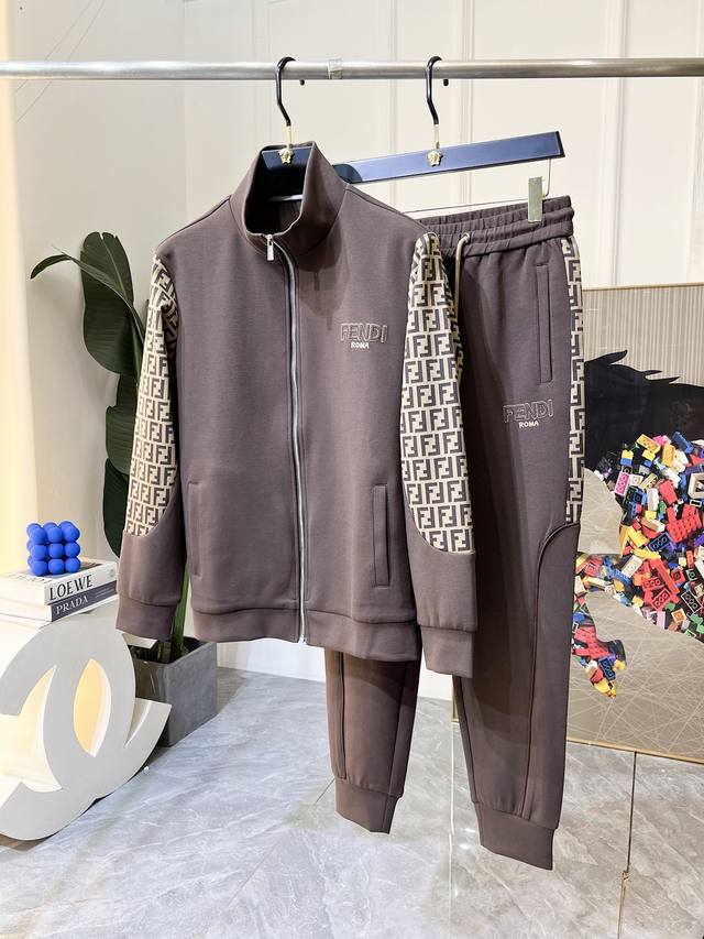 巴宝莉 Ss秋装新品休闲夹克套装！明星最爱时装味休闲套装 简单大方，官网1：1工艺设计！干净利落剪裁 都市风十足 可供独家顶级定制面料，手感软糯干爽，上身效果挺