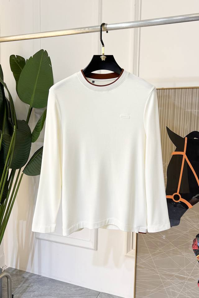 杰尼娅 高端成衣系列24Ss秋冬季节新品时尚轻奢经典时尚圆领长袖！秋冬必入的单品，轻熟男士穿搭！ 精致常规的版型，俗称经典简洁干练，实穿性佳经典的纯色设计，可单