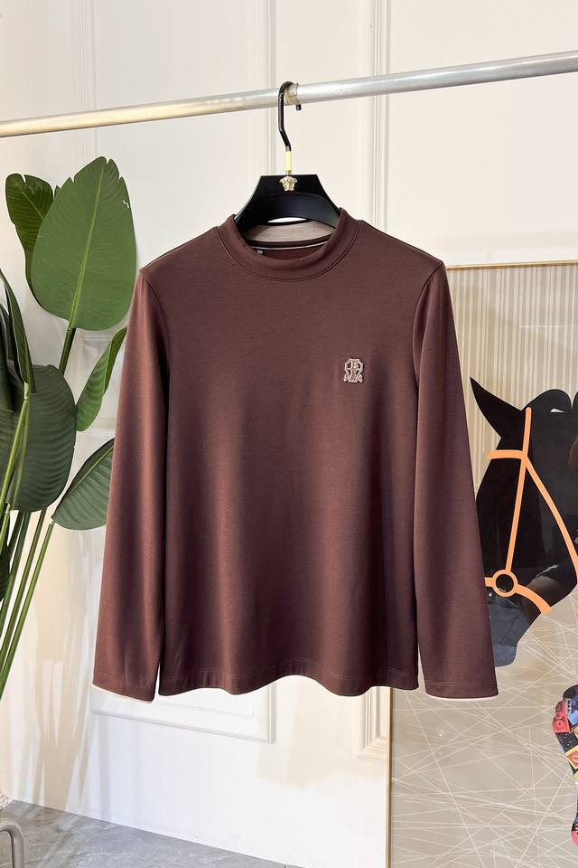 Bc 高端成衣系列24Ss秋冬季节新品时尚轻奢经典时尚圆领长袖！秋冬必入的单品，轻熟男士穿搭！ 精致常规的版型，俗称经典简洁干练，实穿性佳经典的纯色设计，可单穿