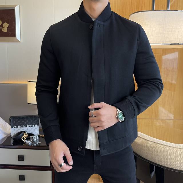 杰尼娅 Ss秋装大爆款羊毛夹克外套，定制高品质聚酯纤维羊毛面料！顶级时尚大牌元素Logo设计，三标齐全！原版五金辅料，线条流畅，工艺精致，上身版型超赞，面料舒适