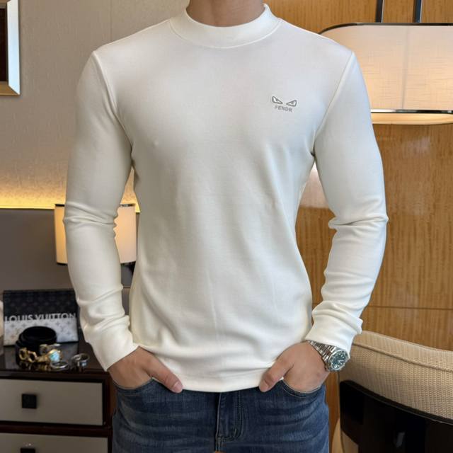 芬迪 早秋新品 男士长袖羊绒打底衫，采用定制高级棉面料 时尚大牌元素Logo设计，柔软细腻舒适保暖，多重工艺制作，男人的衣柜都少不了基础打底衫 随时随地都可以拿