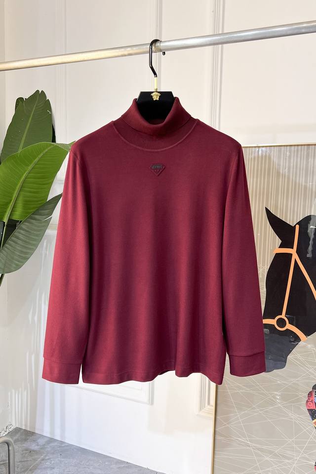 普拉达 早秋新品 男士长袖火山绒高领打底衫，采用定制高级棉面料 时尚大牌元素Logo设计，柔软细腻舒适保暖，多重工艺制作，男人的衣柜都少不了基础打底衫 随时随地