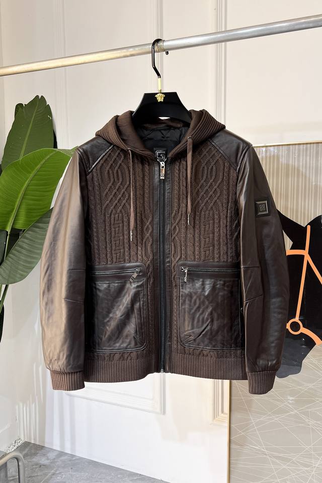 纪梵希 Ss秋装大爆款真皮拼接羊毛夹克外套，定制高品质聚酯纤维羊毛面料！顶级时尚大牌元素Logo设计，三标齐全！原版五金辅料，线条流畅，工艺精致，上身版型超赞，