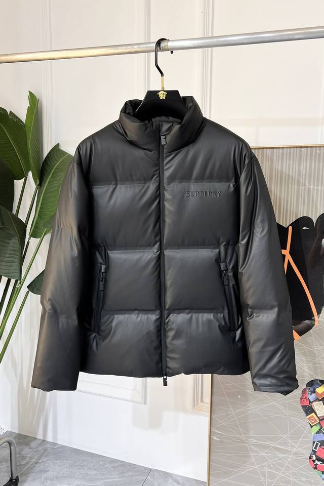 广州高版本 巴宝莉-男士面包结构设计的经典款,造型前卫时尚颇具个性,简约的格调不失高雅,与生俱来的炫酷时髦 客供Linea Rossa独特双层轻质粘合尼龙面料打