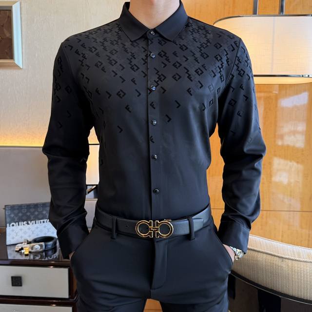 芬迪 Ss时尚大爆款精品厚款加绒长袖衬衫，贸易公司渠道货，品相完美如斯，属于入柜级别，可预见性的爆款，高级定制进口高级棉混纺面料，大师级剪裁，质感无敌，亲肤性极