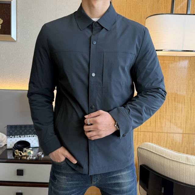 杰尼娅 Ss秋装大爆款薄棉夹克外套，市场最高版本！定制高品质聚酯纤维面料！顶级时尚大牌元素Logo设计，三标齐全！原版五金辅料，线条流畅，工艺精致，上身版型超赞