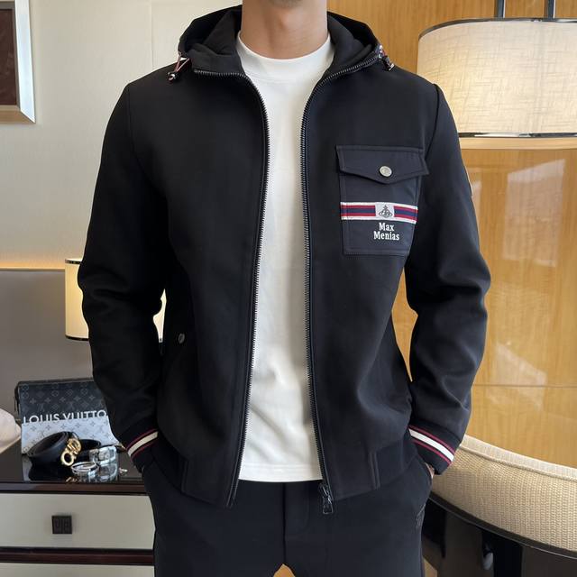 西太后 Ss秋装大爆款夹克外套，定制高品质聚酯纤维面料！顶级时尚大牌元素Logo设计，三标齐全！原版五金辅料，线条流畅，工艺精致，上身版型超赞，面料舒适，挡风保