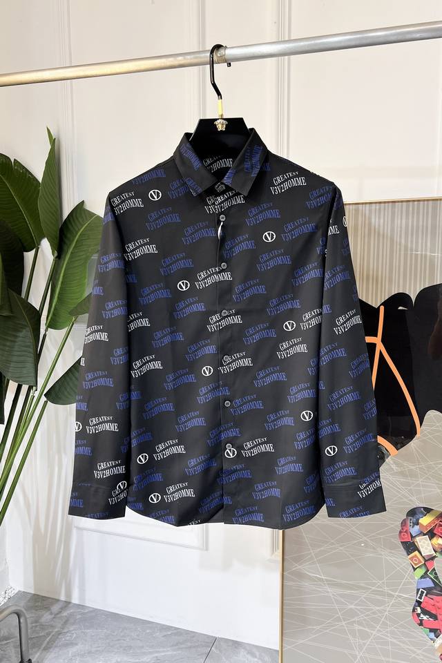 华伦天奴 Ss秋装时尚大爆款长袖衬衫，贸易公司渠道货，品相完美如斯，属于入柜级别，可预见性的爆款，高级定制进口高终棉面料，大师级剪裁，质感无敌，亲肤性极佳，非常