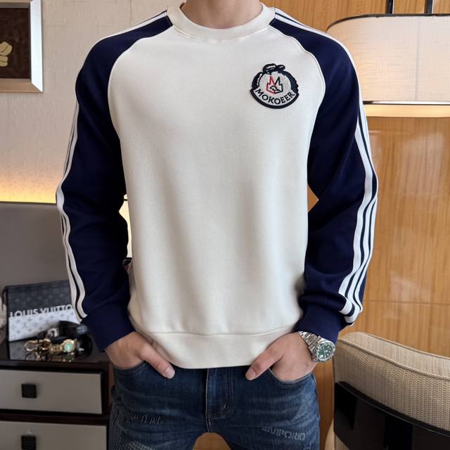 蒙口 Ss秋季大爆新款，最高版本时尚套头卫衣、每年必出的经典之作。受各大明星的青睐推崇，精选高端欧棉混纺面料，重工艺制作，原版五金辅料Logo设计，柔软顺滑，质