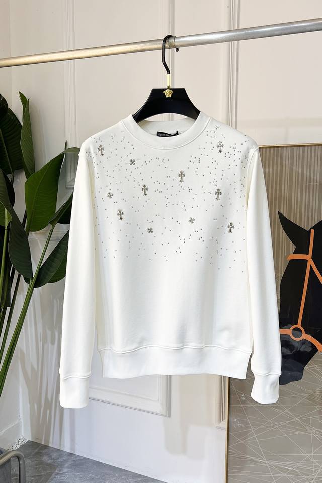 克罗芯 Ss秋季大爆新款，最高版本时尚套头卫衣、每年必出的经典之作。受各大明星的青睐推崇，精选高端欧棉混纺面料，重工艺制作，原版五金辅料Logo设计，柔软顺滑，