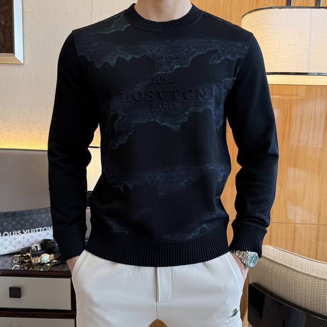 Lv Ss秋季大爆新款，最高版本时尚套头羊毛卫衣、每年必出的经典之作。受各大明星的青睐推崇，精选高端欧棉混纺面料，重工艺制作，原版五金辅料Logo设计，柔软顺滑