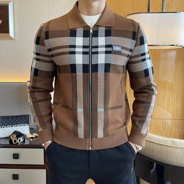 巴宝莉 Ss秋装大爆款针织夹克外套，定制高品质聚酯纤维面料！顶级时尚大牌元素Logo设计，三标齐全！原版五金辅料，线条流畅，工艺精致，上身版型超赞，面料舒适，挡