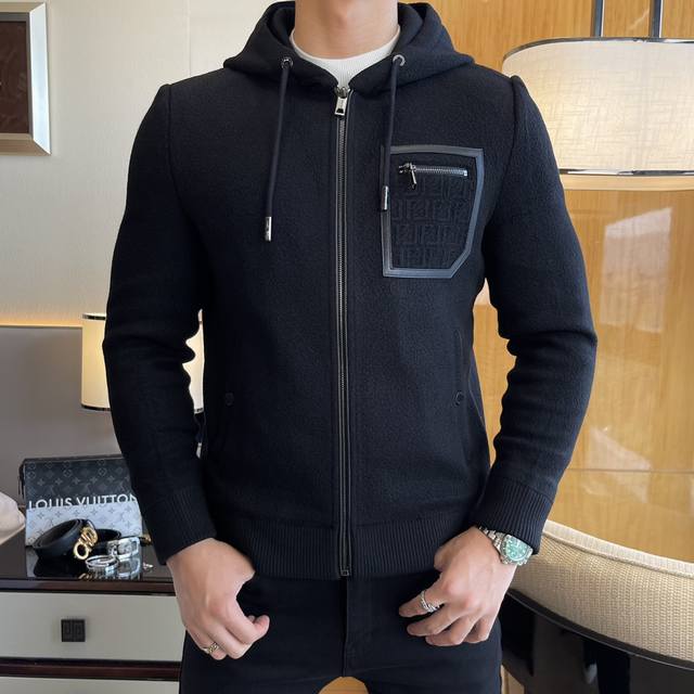 芬迪 Ss秋装大爆款羊毛夹克外套，定制高品质聚酯纤维羊毛面料！顶级时尚大牌元素Logo设计，三标齐全！原版五金辅料，线条流畅，工艺精致，上身版型超赞，面料舒适，