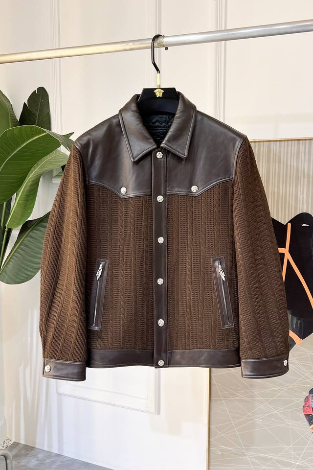 克罗芯 Ss秋装大爆款真皮拼接羊毛夹克外套,定制高品质聚酯纤维羊毛面料!顶级时尚大牌元素Logo设计,三标齐全!原版五金辅料,线条流畅,工艺精致,上身版型超赞, 克罗芯 Ss秋装大爆款真皮拼接羊毛夹克外套,定制高品质聚酯纤维羊毛面料!顶级时尚大牌元素Logo设计,三标齐全!原版五金辅料,线条流畅,工艺精致,上身版型超赞,