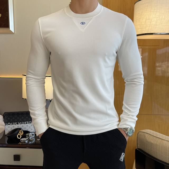 V伦天奴 Ss秋装大爆款长袖T恤，采用定制高级棉羊毛混纺面料 时尚大牌元素Logo设计，柔软细腻舒适保暖，多重工艺制作，男人的衣柜都少不了基础打底衫 随时随地都