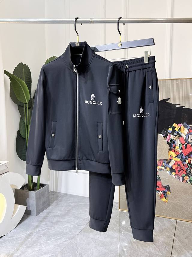 蒙口 Ss秋装新品休闲夹克套装！明星最爱时装味休闲套装 简单大方，官网1：1工艺设计！干净利落剪裁 都市风十足 可供独家顶级定制面料，手感软糯干爽，上身效果挺括