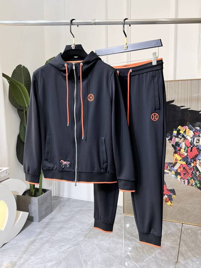 爱玛仕 Ss秋装新品休闲夹克套装！明星最爱时装味休闲套装 简单大方，官网1：1工艺设计！干净利落剪裁 都市风十足 可供独家顶级定制面料，手感软糯干爽，上身效果挺