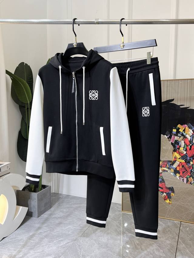 罗薏葳 Ss秋装新品休闲夹克套装！明星最爱时装味休闲套装 简单大方，官网1：1工艺设计！干净利落剪裁 都市风十足 可供独家顶级定制面料，手感软糯干爽，上身效果挺