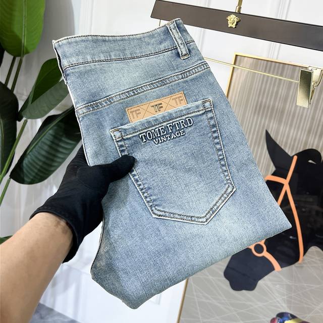 Tf- 2025Ss蛇年春夏牛仔裤。原单1:1制作，日常必备的完美之选，简单大气亦时尚有型，定制进口丹宁面料 ，重工洗水工艺，做工复杂工艺精湛。轻松迎合四季需要