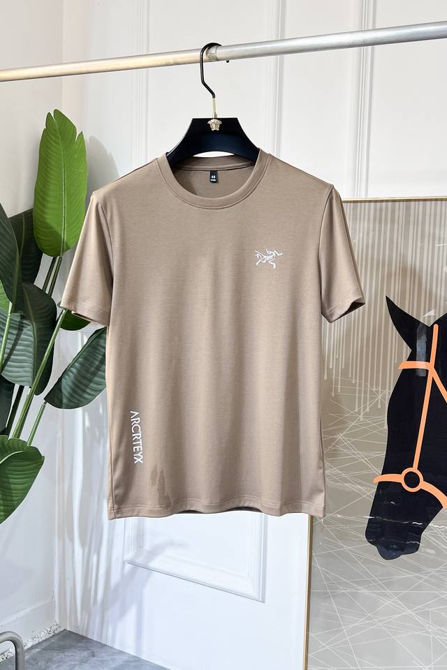 史祖鸟 2025Ss蛇年贺岁款春夏精品短袖T恤 官网同步 高端品质 定制顶级丝光棉面料，顶级大厂1:1制作，时尚大牌重工艺Logo设计，手感柔软细腻 穿着亲肤舒