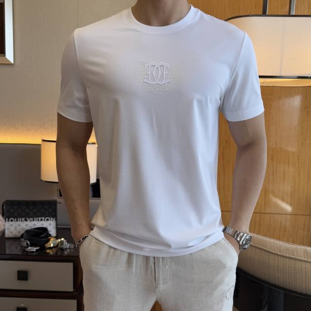 Dg- 2025Ss蛇年贺岁款春夏精品短袖T恤 官网同步 高端品质 定制顶级双丝光棉面料，顶级大厂1:1制作，时尚大牌重工艺Logo设计，手感柔软细腻 穿着亲肤