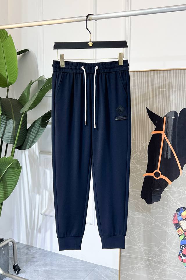 芬迪 2025Ss蛇年春夏专柜同步爆款休闲裤，本季必入百搭款式，上身极为出挑，超级百搭款 ，原版1:1复刻，三标齐全！专柜最新时尚元素设计，进口定织高品质欧棉面