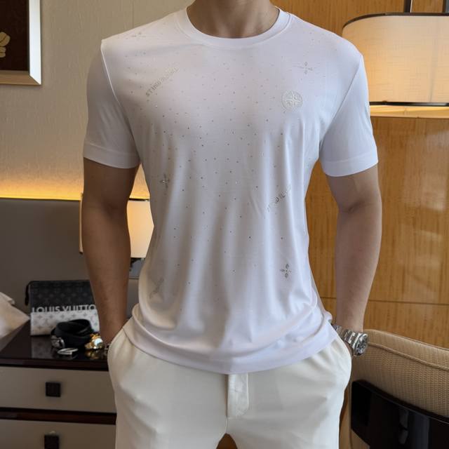 石头岛 2025Ss蛇年贺岁款春夏精品短袖T恤 官网同步 高端品质 定制顶级长绒棉面料，顶级大厂1:1制作，时尚大牌重工艺Logo设计，手感柔软细腻 穿着亲肤舒