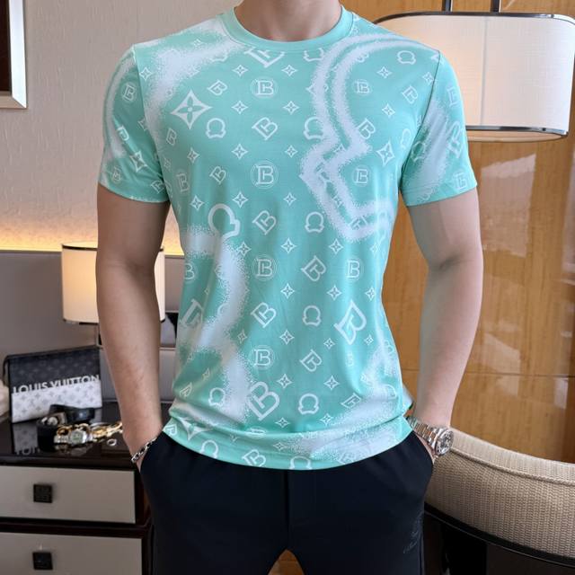 巴尔曼 2025Ss蛇年贺岁款春夏精品短袖T恤 官网同步 高端品质 定制顶级丝光棉面料，顶级大厂1:1制作，时尚大牌重工艺Logo设计，手感柔软细腻 穿着亲肤舒