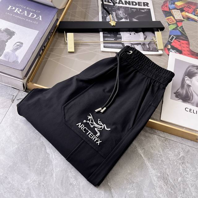 史祖鸟 2025Ss蛇年春夏专柜同步爆款休闲裤，本季必入百搭款式，上身极为出挑，超级百搭款 ，原版1:1复刻，三标齐全！专柜最新时尚元素设计，进口定织高品质欧棉