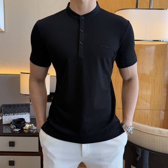 Lp诺悠- 2025Ss蛇年春夏新款国风领短袖系列。精选优质双丝光珠地棉面料，时尚大牌元素Logo设计，上身版型超赞，面料细腻舒适透气，随意搭配都超级好看时尚型