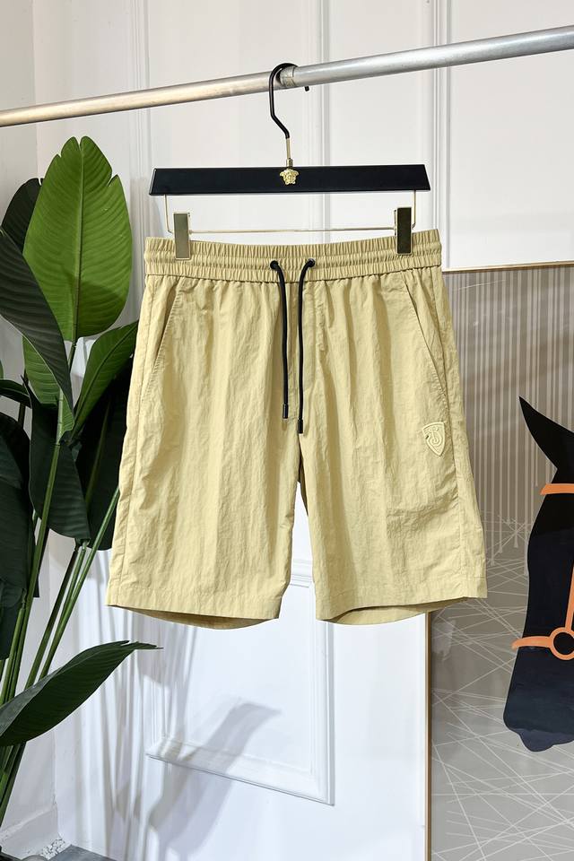 巴宝莉- 2025Ss官网同步夏季新款高档短裤，采用进口棉原版定制面料 质感舒适百搭 透气性极佳 奢华经典品牌Logo设计 时尚简约大气上档次 透气性极佳 版型
