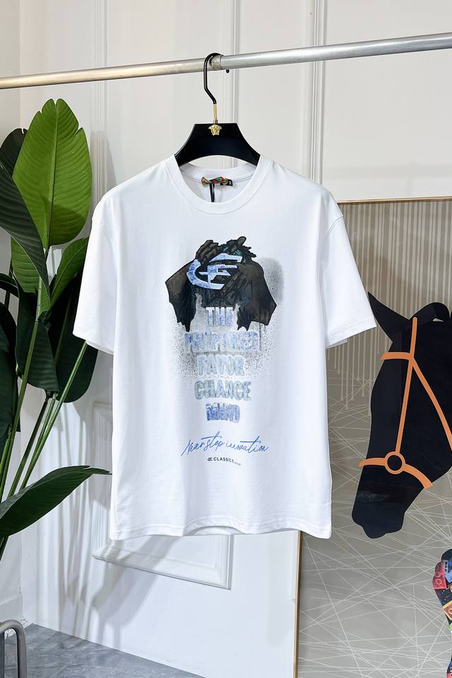 纪梵希 2025Ss蛇年贺岁款春夏精品偏大宽松版短袖T恤 官网同步 高端品质 定制顶级长绒棉面料，顶级大厂1:1制作，时尚大牌重工艺Logo设计，手感柔软细腻