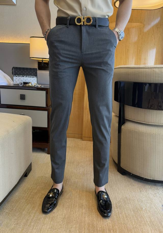 杰尼娅 2025Ss年春夏专柜同步爆款休闲裤，本季必入百搭款式，上身极为出挑，超级百搭款 ，原版1:1复刻，三标齐全！专柜最新时尚元素设计，进口定织高品质欧棉面