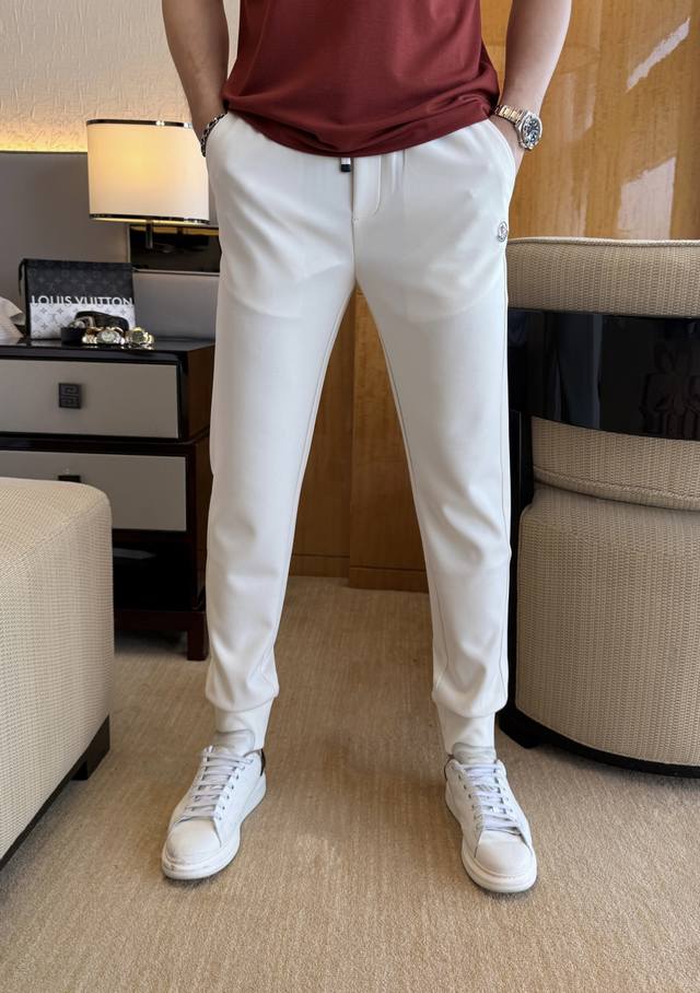 蒙口 2025Ss蛇年春夏专柜同步爆款休闲裤，本季必入百搭款式，上身极为出挑，超级百搭款 ，原版1:1复刻，三标齐全！专柜最新时尚元素设计，进口定织高品质欧棉面