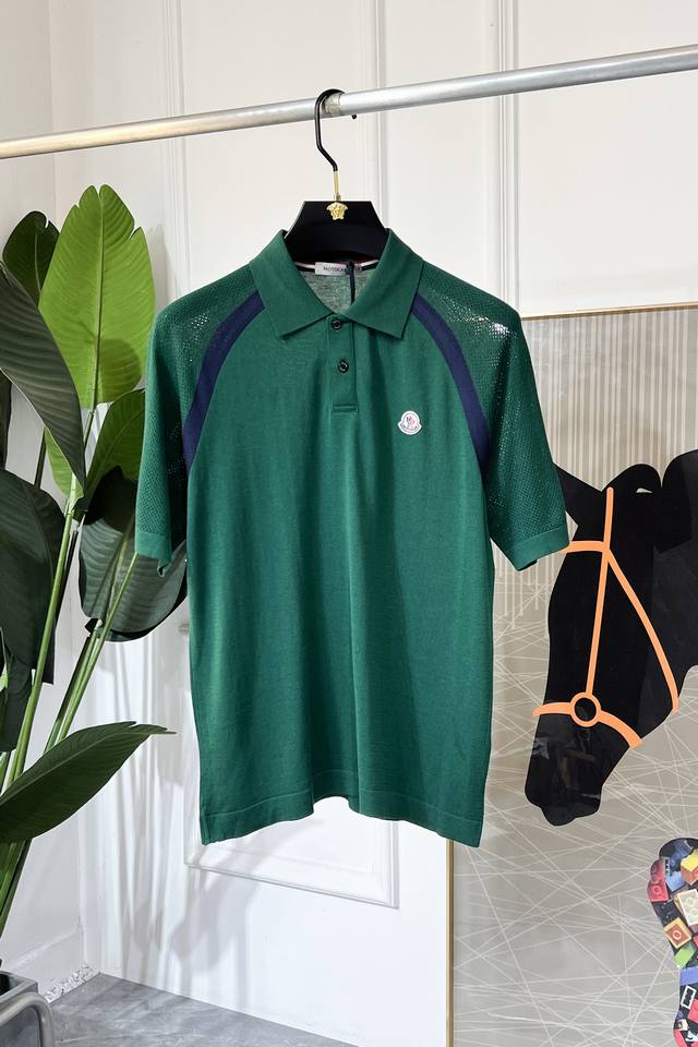 蒙口 2025Ss蛇年春夏新款Polo领针织短袖系列。精选优质蚕丝棉面料，时尚大牌元素Logo设计，上身版型超赞，面料细腻舒适透气，随意搭配都超级好看时尚型男必