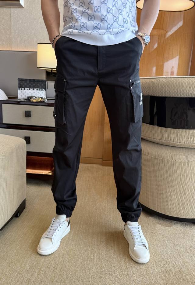 石头岛 2025Ss蛇年春夏专柜同步爆款工装休闲裤，本季必入百搭款式，上身极为出挑，超级百搭款 ，原版1:1复刻，三标齐全！专柜最新时尚元素设计，进口定织高品质