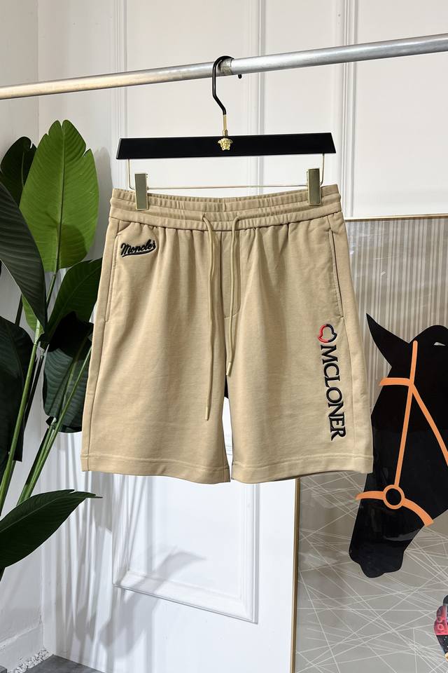 蒙口 2025Ss官网同步夏季新款高档短裤，采用进口棉原版定制面料 质感舒适百搭 透气性极佳 奢华经典品牌Logo设计 时尚简约大气上档次 透气性极佳 版型立体