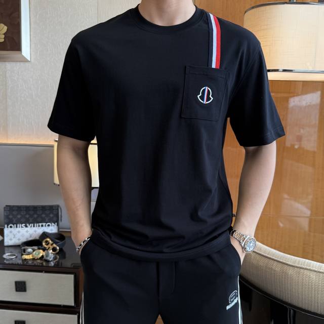 蒙口 2025Ss蛇年贺岁款春夏精品宽松版短袖T恤 官网同步 高端品质 定制顶级长绒棉面料，顶级大厂1:1制作，时尚大牌重工艺Logo设计，手感柔软细腻 穿着亲