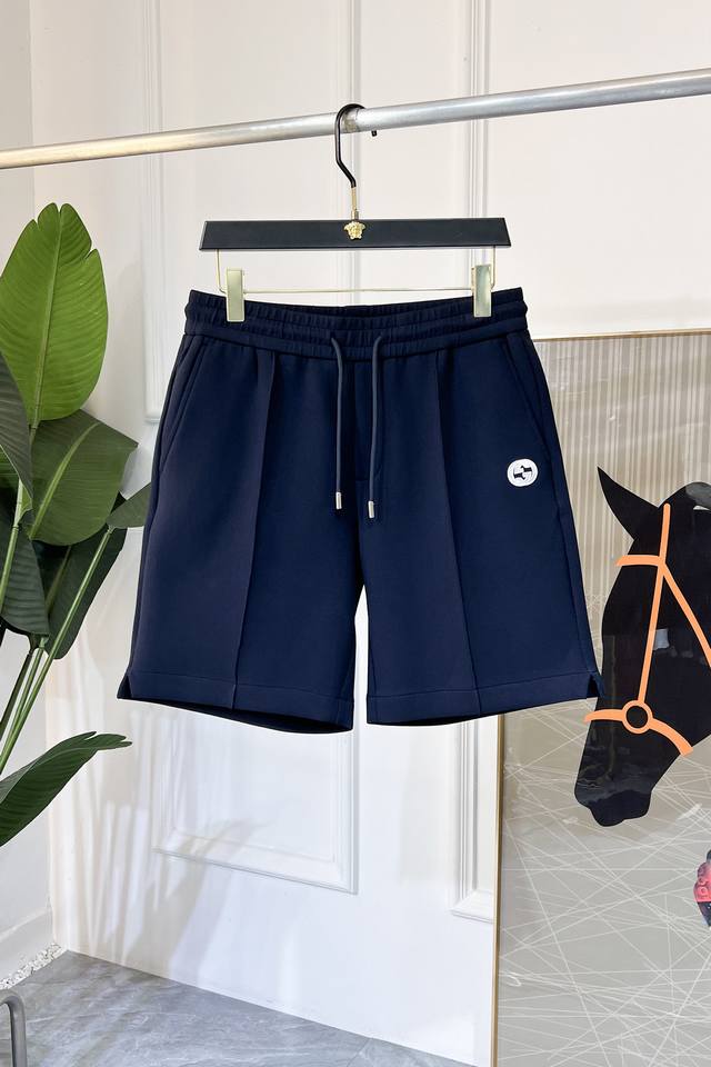 古奇- 2025Ss官网同步夏季新款高档短裤，采用进口棉原版定制面料 质感舒适百搭 透气性极佳 奢华经典品牌Logo设计 时尚简约大气上档次 透气性极佳 版型立