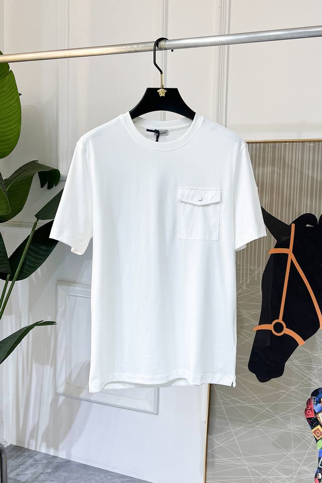 蒙口 2025Ss蛇年贺岁款春夏精品短袖T恤 官网同步 高端品质 定制顶级长绒棉面料，顶级大厂1:1制作，时尚大牌重工艺Logo设计，手感柔软细腻 穿着亲肤舒适