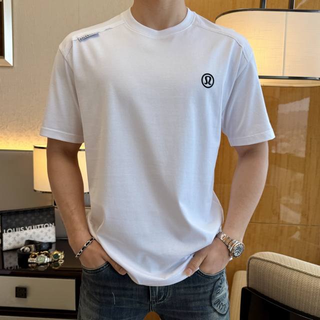 巴黎世家联名 2025Ss蛇年贺岁款春夏精品微阔版短袖T恤 官网同步 高端品质 定制顶级长绒棉面料，顶级大厂1:1制作，时尚大牌重工艺Logo设计，手感柔软细腻
