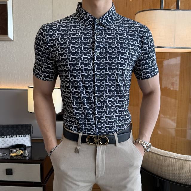 菲拉格慕 2025Ss春夏时尚大爆款短袖衬衫，贸易公司渠道货，品相完美如斯，属于入柜级别，可预见性的爆款，高级定制进口长绒棉面料，大师级剪裁，质感无敌，亲肤性极