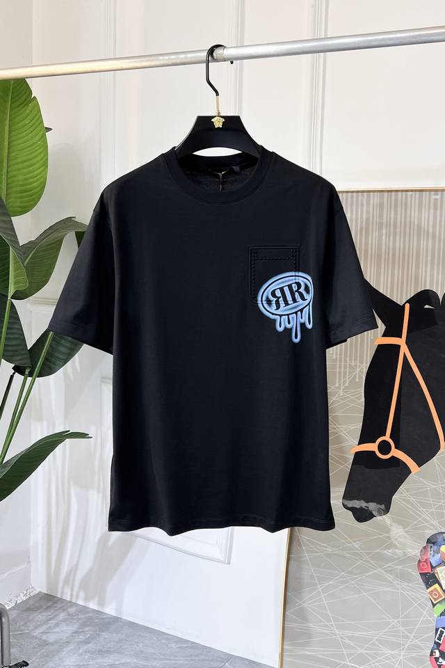 纪梵希 2025Ss蛇年贺岁款春夏精品宽松版短袖T恤 官网同步 高端品质 定制顶级丝光棉面料，顶级大厂1:1制作，时尚大牌重工艺Logo设计，手感柔软细腻 穿着